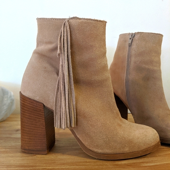Heeled boots - Picture 5 of 6
